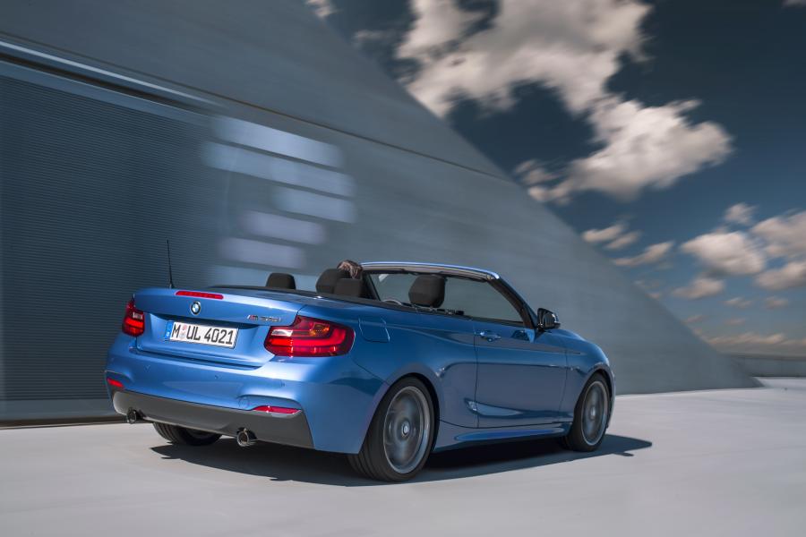  BMW M235i Convertible 2014 года  (фото 10 из 28)